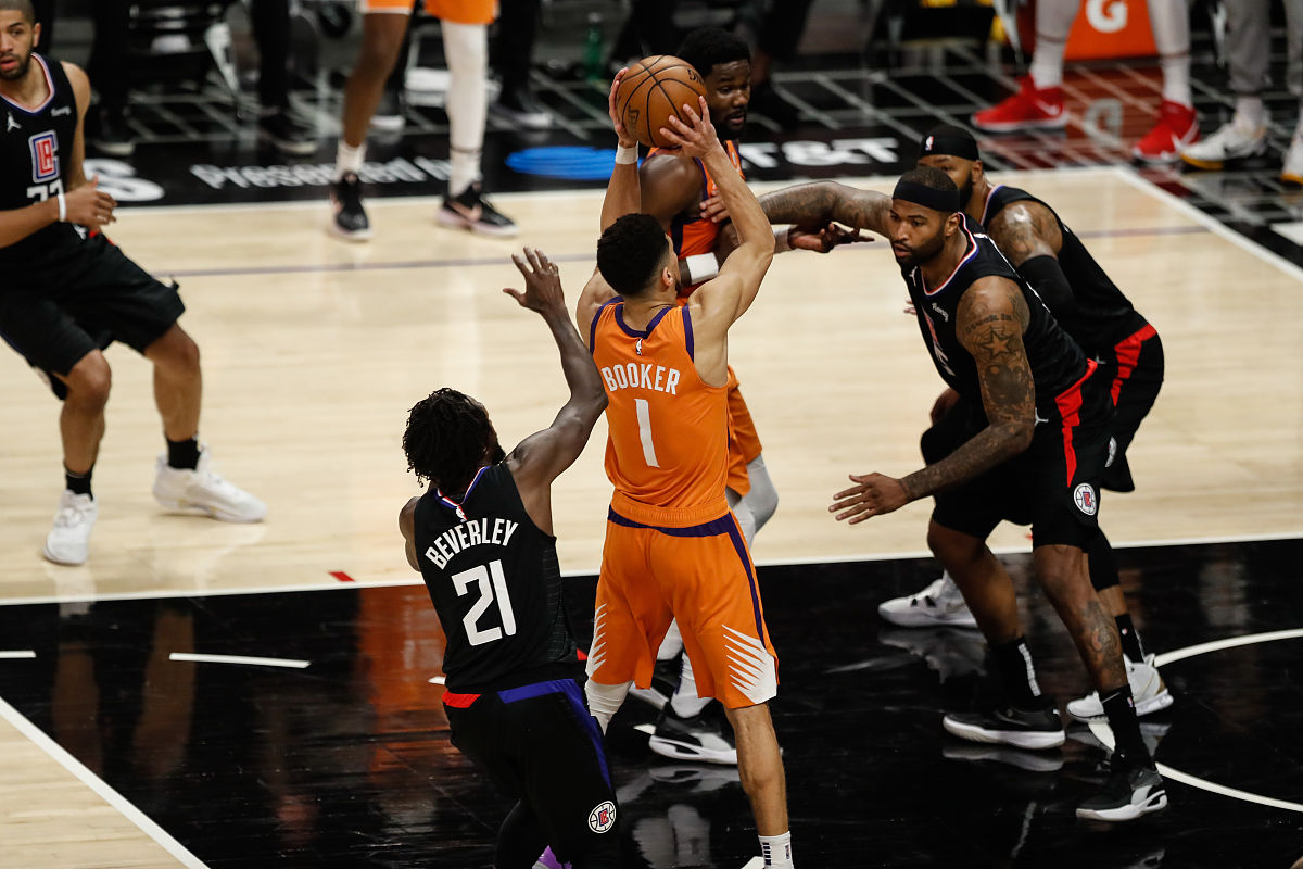 C9观众热烈欢呼!,浓眉哥迎来七赛季出色发挥赛场气氛高涨  C9观众热烈欢呼!,浓眉哥迎来七赛季出色发挥赛场气氛高涨