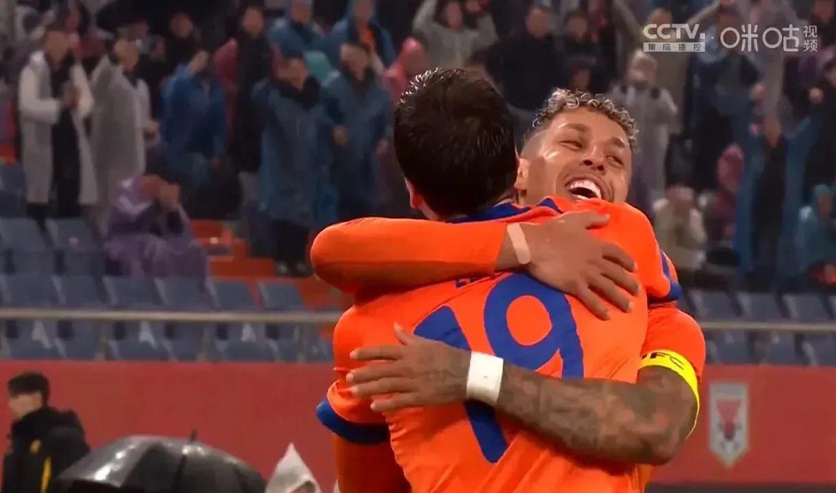 桑托斯训练开放日;赛后回应争议引观众欢呼;德甲在即;阵容厚度经受考验(惩前毖后观后感简短) 桑托斯训练开放日;赛后回应争议引观众欢呼;德甲在即;阵容厚度经受考验(惩前毖后观后感简短)