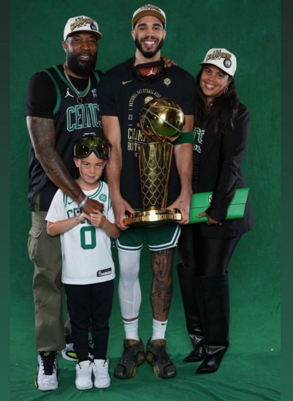 关于波士顿凯尔特人训练开放日,今晨迎来里程碑引观众欢呼,NBA常规赛在即,更衣室氛围转暖的信息 关于波士顿凯尔特人训练开放日,今晨迎来里程碑引观众欢呼,NBA常规赛在即,更衣室氛围转暖的信息