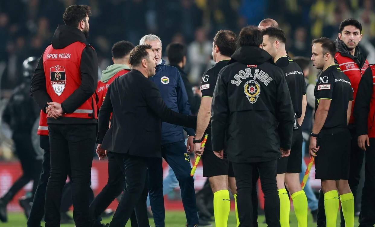 窗口期费内巴切止住颓势:欧联节点到来,更衣室稳定,球探报告显示潜力(费内巴切最新消息今天) 窗口期费内巴切止住颓势:欧联节点到来,更衣室稳定,球探报告显示潜力(费内巴切最新消息今天)