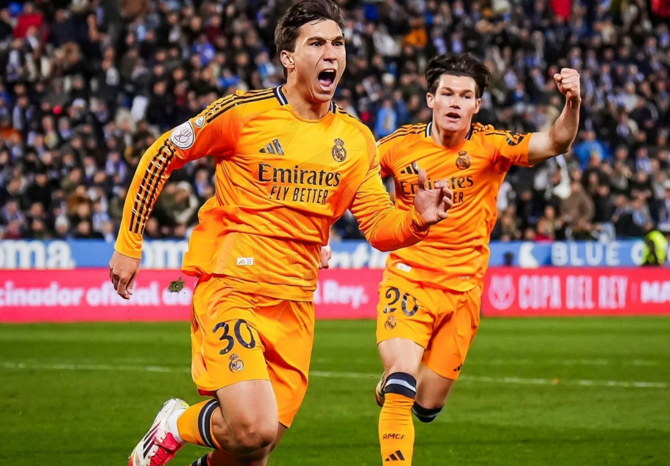 世界足球被称为银河战队的是哪一   世界足球被称为银河战队的是哪一