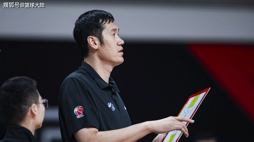 足球淘汰赛上演强强对话,关东猎隼队鏖战雪域银狐队,多点开花奏效;锋线火力回暖  足球淘汰赛上演强强对话,关东猎隼队鏖战雪域银狐队,多点开花奏效;锋线火力回暖