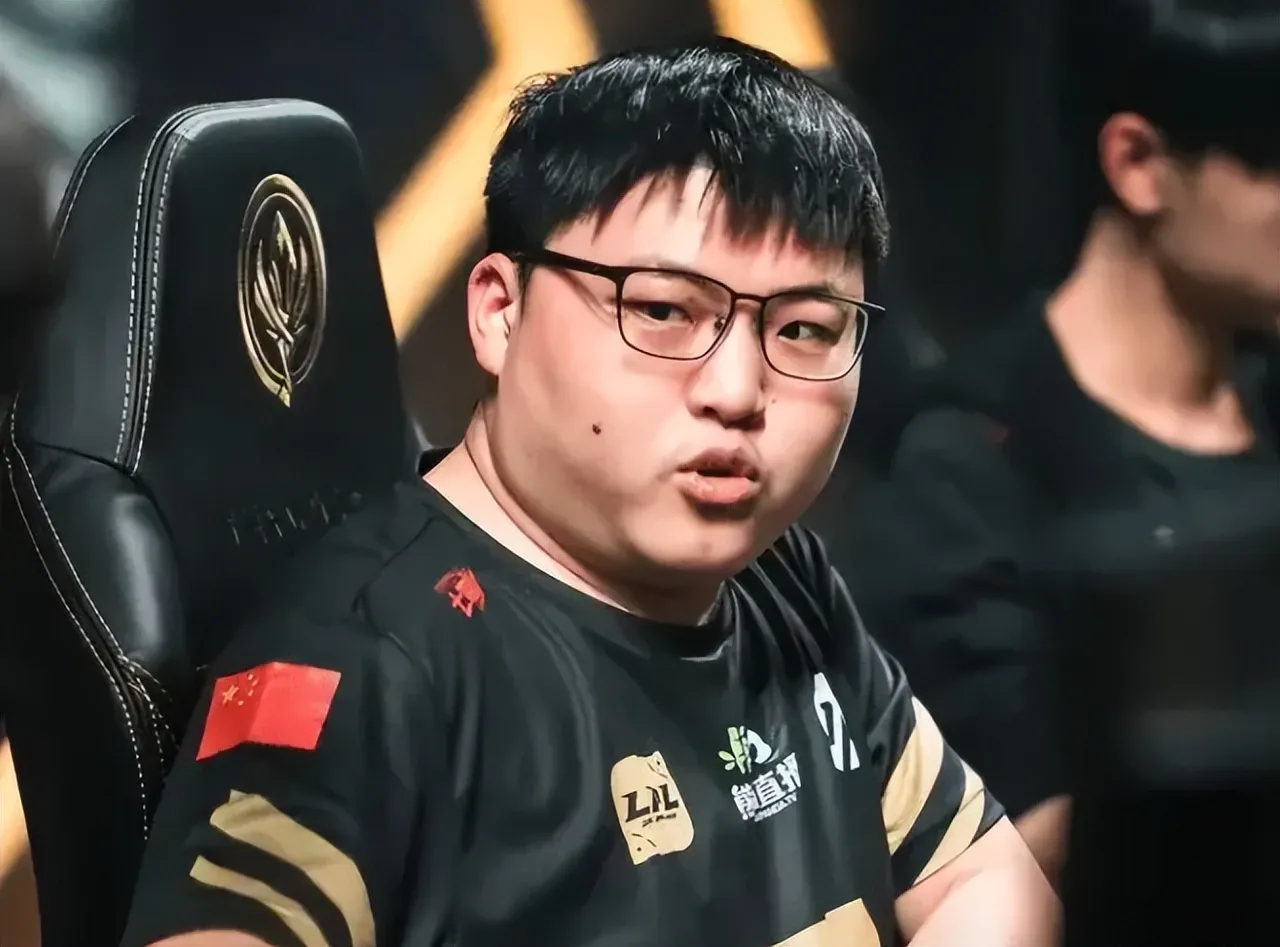 Kaiyun-TheShy遭遇十持续失利，中国队教练压力巨大！观众掌声雷动(theshy现在在哪个队)