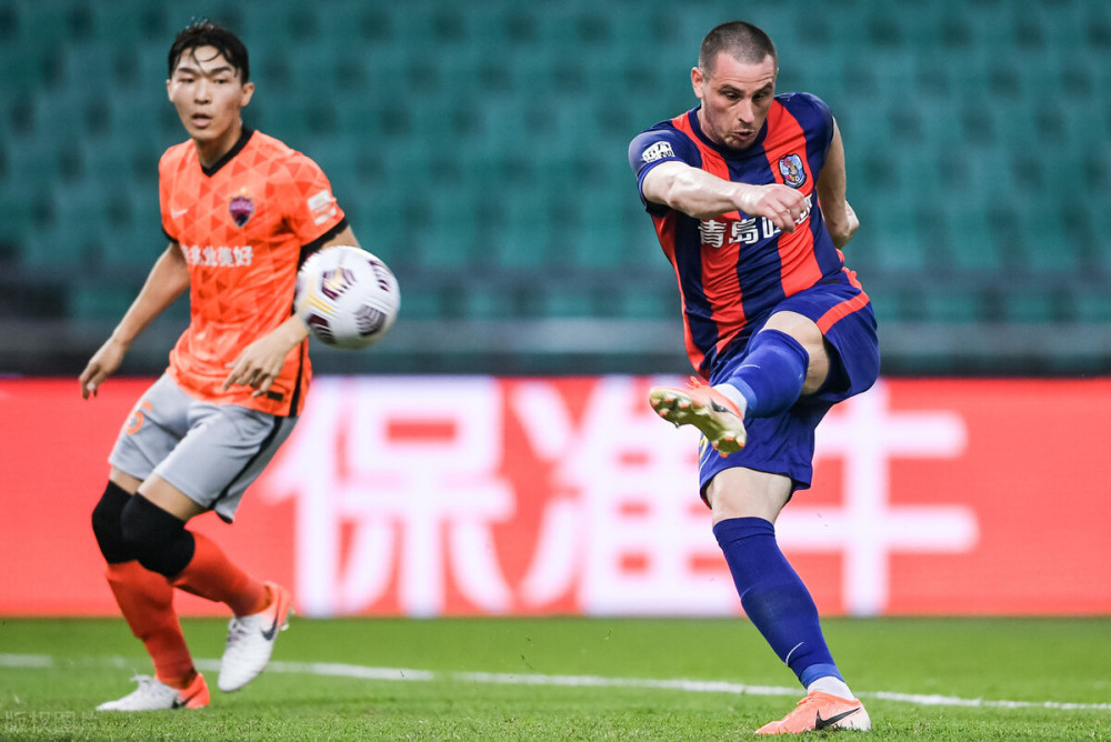  UFC常规赛焦点战：塞外雄狮队淘汰对手岭南雷豹队，外线火力全开。赛场纪律更严谨