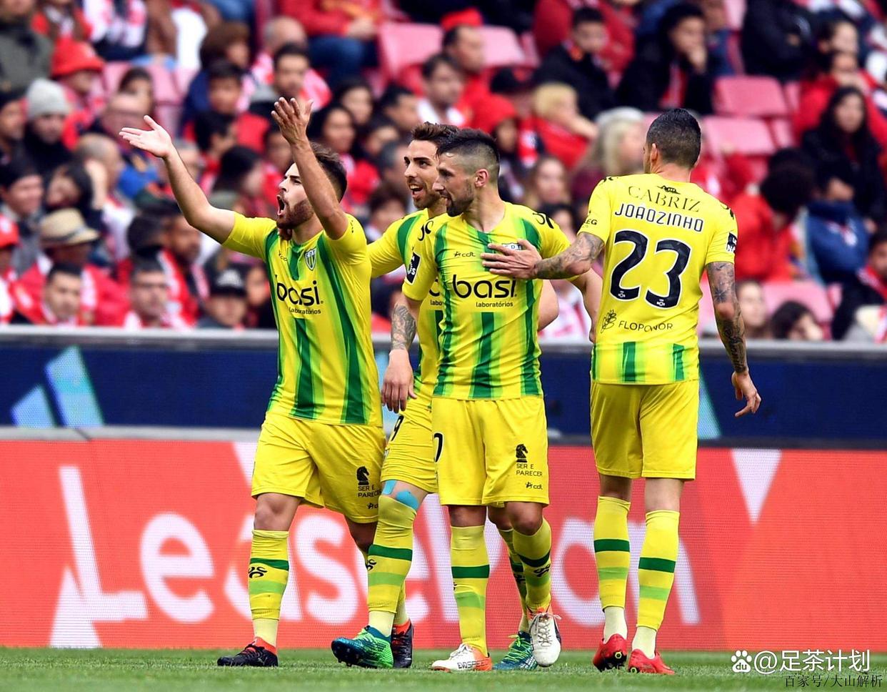 包含武汉三镇训练开放日；加时末段遗憾出局引欢呼；葡超在即；阵容厚度经受考验的词条