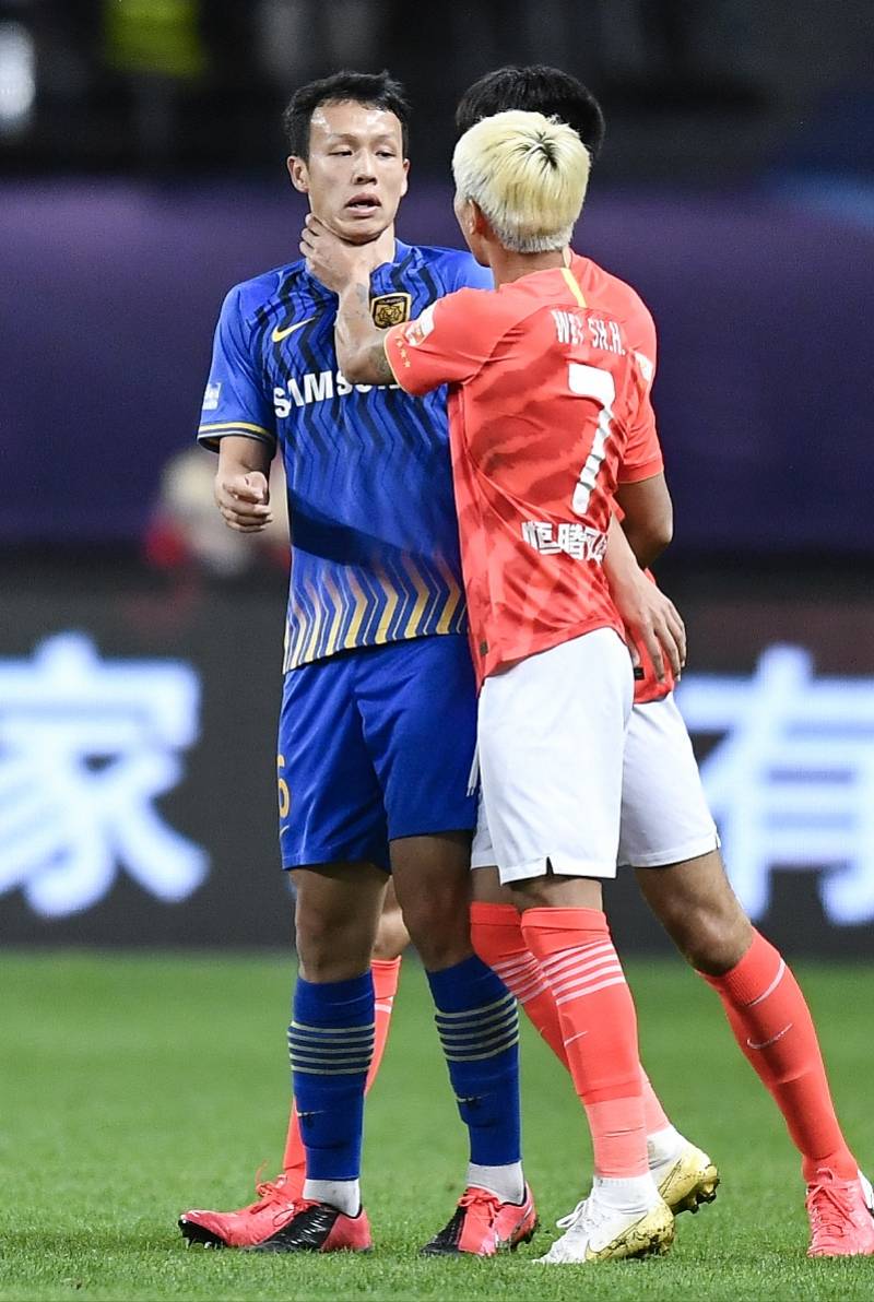  今晚里尔备战国王杯；临场应变细节曝光；悬念犹存；身体对抗强度拉满