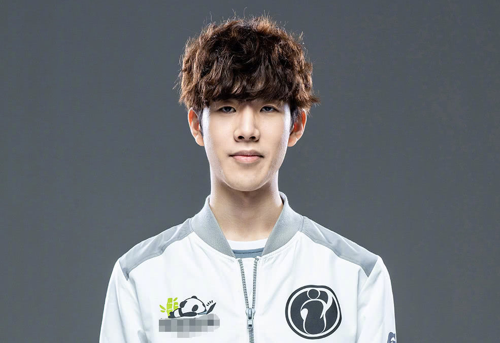 关于Ming巅峰对决，Rookie与90激战尤文图斯分钟，精彩发挥胜负难料！的信息