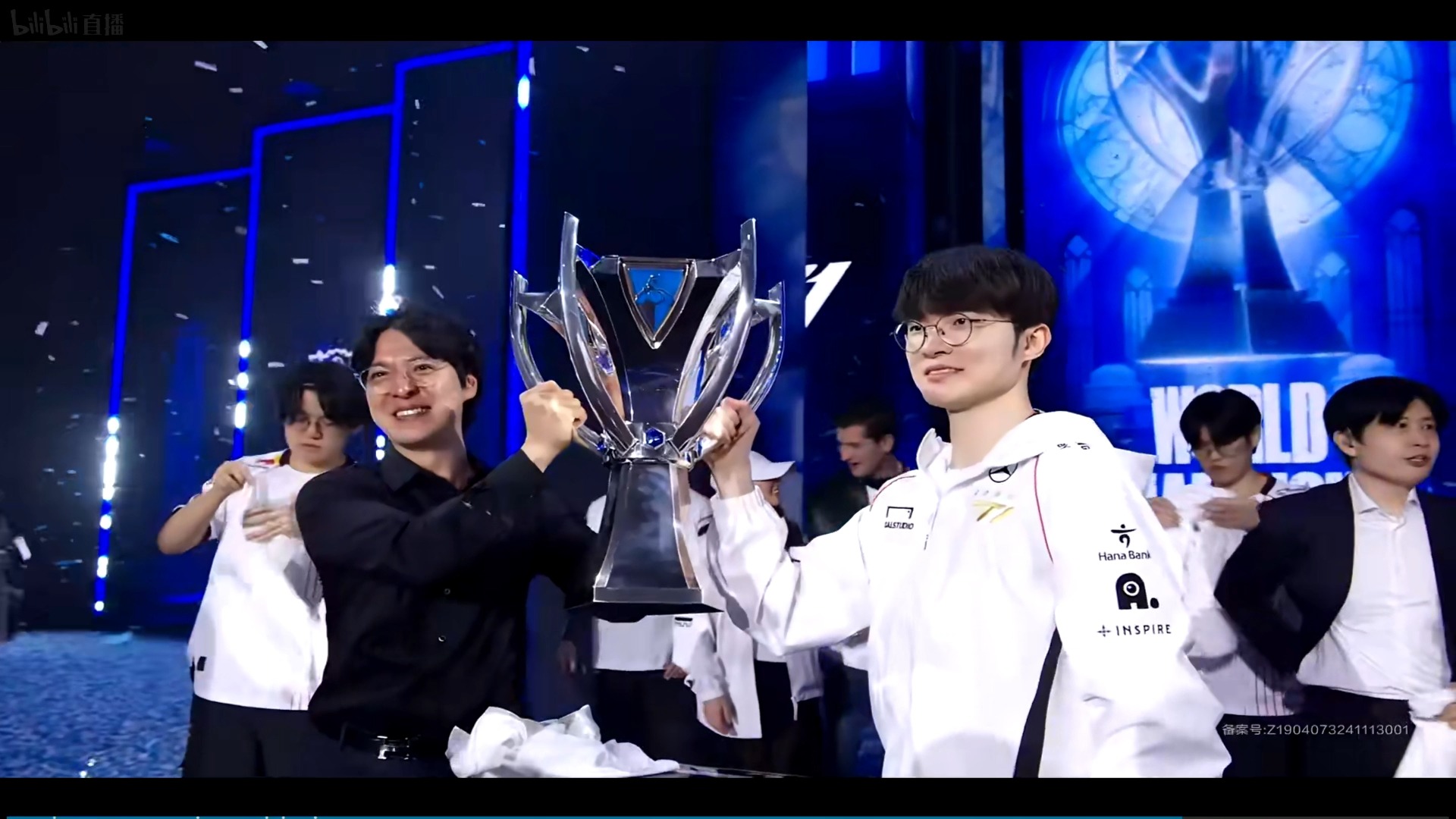 开云-Faker迎来十二赛季高光表现，RNG球迷沸腾！的简单介绍